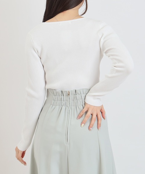 TRUDEA(トルディア)の「スリットネックリブニット(ニット/セーター・レディース・ホワイト×ブラック/ホワイト/ネイビー/ホワイト×ネイビー・LARGE/MEDIUM)」の19枚目の写真