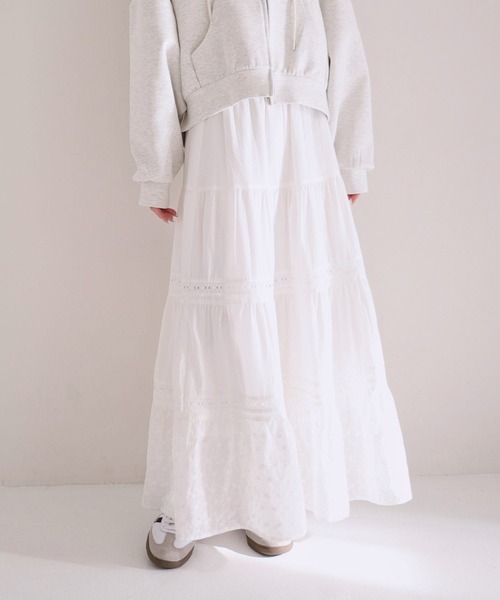 archives(アルシーヴ)の「コットンレースティアードスカート(スカート・レディース・ブラック/オフホワイト・MEDIUM)」の1枚目の写真