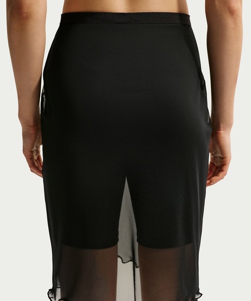 NIKE(ナイキ)の「NIKE AS WMNS NSW SHEER SKIRT / ナイキ ウィメンズ NSW シアー スカート 【SP】(スカート・レディース・ブラック・S/M/L)」の3枚目の写真