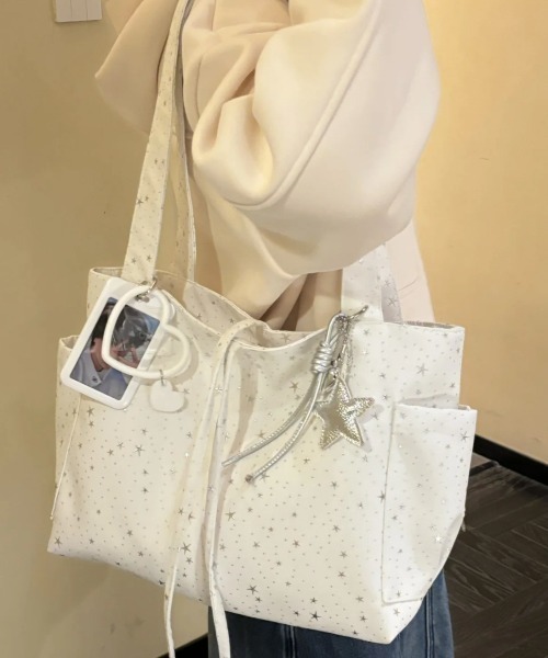 mebole(メボレ)の「star&dot totebag(トートバッグ・レディース・ホワイト/ブルー・FREE)」の1枚目の写真