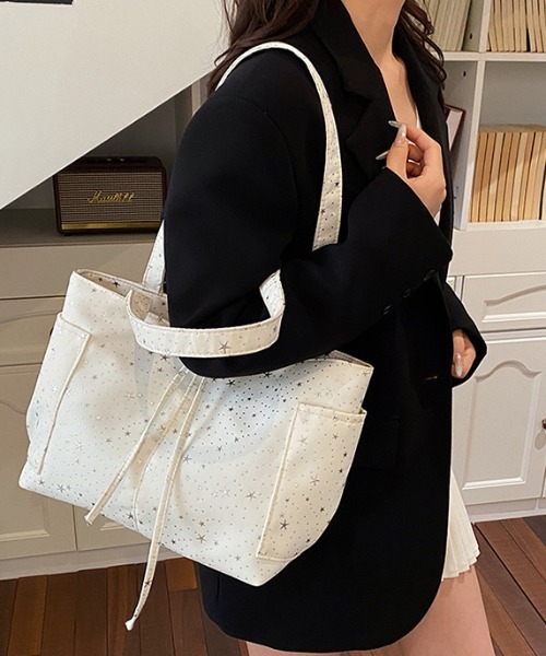 mebole(メボレ)の「star&dot totebag(トートバッグ・レディース・ホワイト/ブルー・FREE)」の4枚目の写真