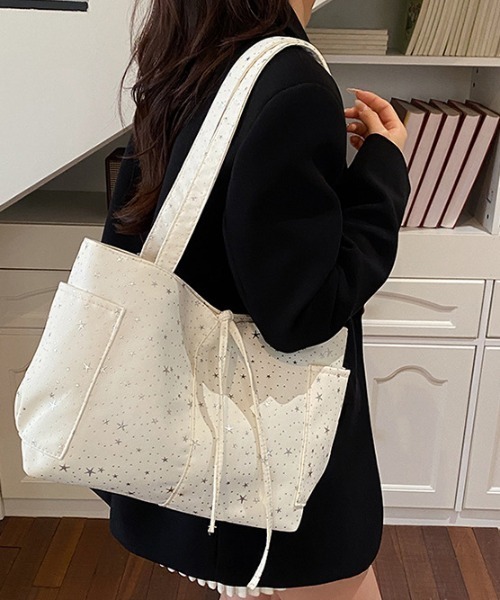 mebole(メボレ)の「star&dot totebag(トートバッグ・レディース・ホワイト/ブルー・FREE)」の5枚目の写真