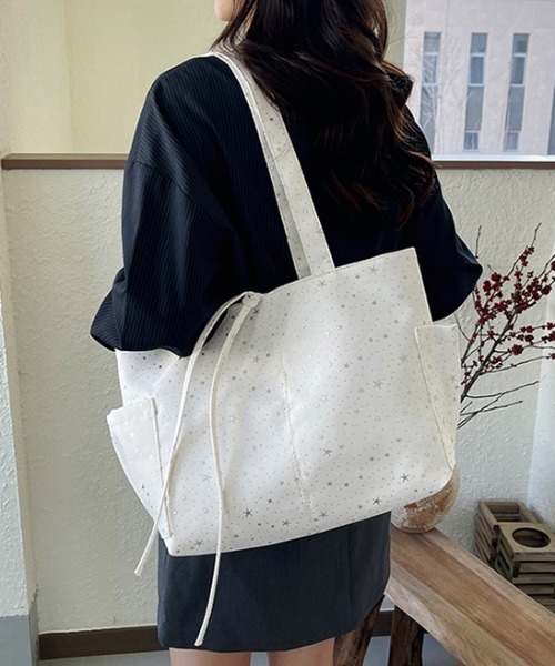mebole(メボレ)の「star&dot totebag(トートバッグ・レディース・ホワイト/ブルー・FREE)」の6枚目の写真