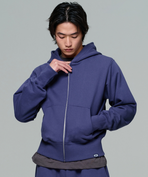 ERA(エラ)の「UNISEX ERA HEAVY HOODED ZIP-UP - INK NAVY(パーカー・レディース・ネイビー・MEDIUM/LARGE/SMALL)」の2枚目の写真