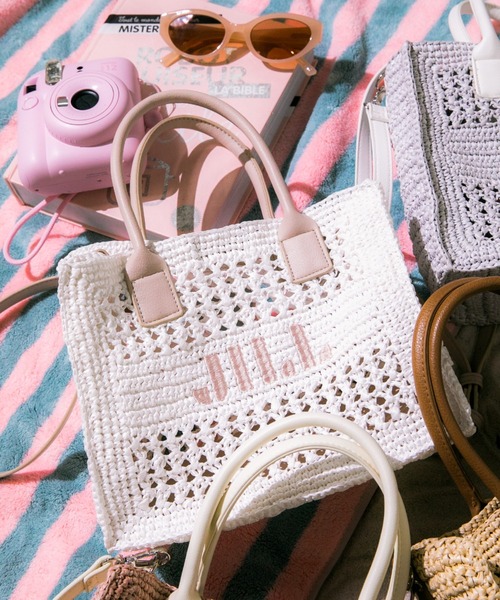 JILL by JILL STUART（ジルバイジルスチュアート）の「スクエアロゴトート（ショルダーバッグ・レディース・ベージュ/ブルー/ピンク/ホワイト・FREE）」の7枚目の写真