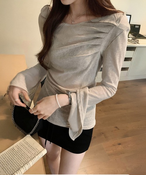 by LEGNA(バイレグナ)の「ドレープオフショルダーシアーカットソー(Tシャツ/カットソー・レディース・ブラック/グレイッシュベージュ/アイボリー/ピンク・FREE)」の14枚目の写真