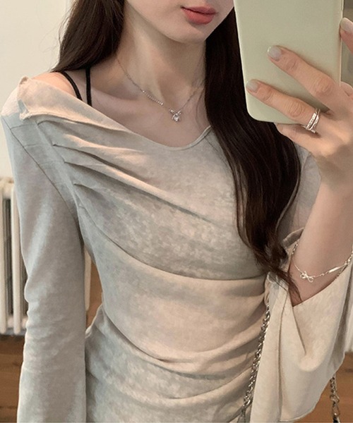 by LEGNA(バイレグナ)の「ドレープオフショルダーシアーカットソー(Tシャツ/カットソー・レディース・ブラック/グレイッシュベージュ/アイボリー/ピンク・FREE)」の15枚目の写真
