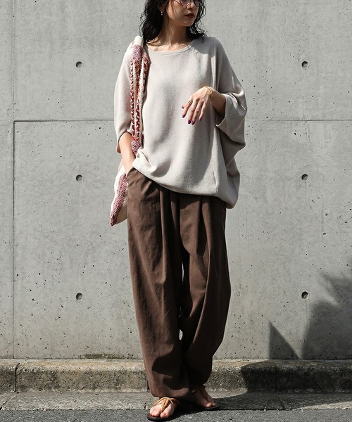 antiqua（アンティカ）の「ドルマン ニット パンツ コーデセット（ニット/セーター・レディース・ベージュ系その他/ブルー/ブラック/レッド・LARGE/MEDIUM）」の3枚目の写真