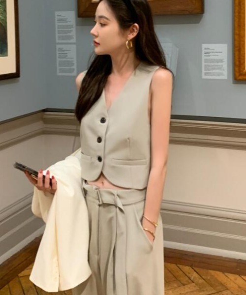 semplice(センプリチェ)の「V ネック ベスト ワイドパンツ セットアップ(セットアップ・レディース・キャメル/グレー・M/S)」の3枚目の写真