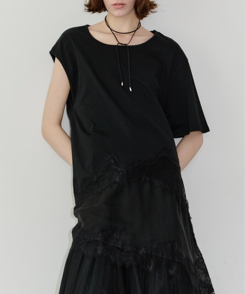 LA BELLE ETUDE(ラベルエチュード)の「アシンメトリースリーブレースデザイントップス(Tシャツ/カットソー・レディース・ホワイト/ブラック・FREE)」の1枚目の写真