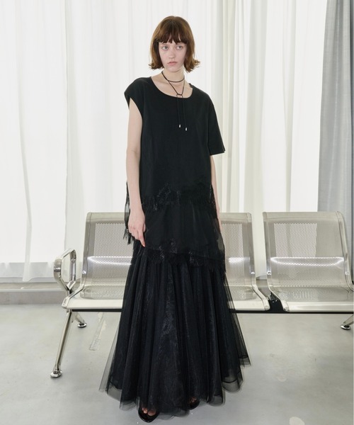 LA BELLE ETUDE(ラベルエチュード)の「アシンメトリースリーブレースデザイントップス(Tシャツ/カットソー・レディース・ホワイト/ブラック・FREE)」の4枚目の写真