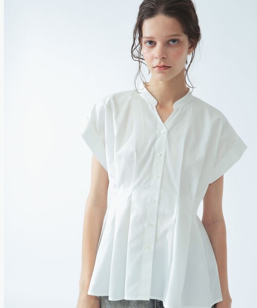 Ray BEAMS(レイビームス)の「タック ウエスト スキッパー シャツ(シャツ/ブラウス・レディース・ホワイト/ブラック・ONE SIZE)」の1枚目の写真