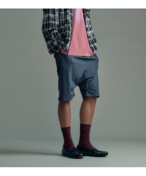 ADAM PATEK(アダムパテック)の「ripple sarouel short pants(その他パンツ・メンズ・グレー/ブラック・1/2)」の2枚目の写真