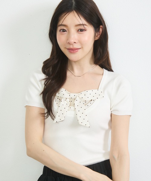 krahe(クレーエ)の「ドットリボンレイヤード風スクエアネック半袖ニット(ニット/セーター・レディース・アイボリー/ホワイト/グレー・FREE)」の7枚目の写真