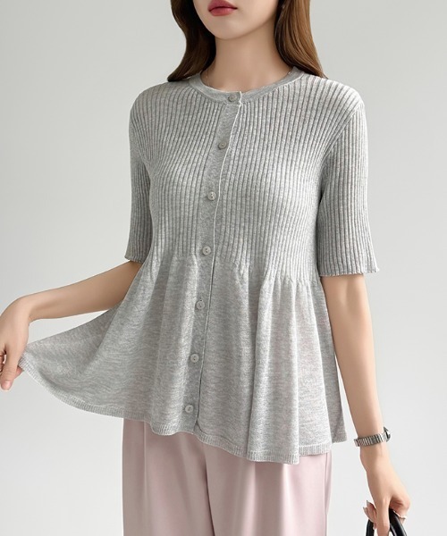 COCOMOMO(ココモモ)の「【透け感ペプラム 選べる2ネック】 ペプラムシアーカーディガン 半袖 シアーカーディガン Vネック クルーネック ペプラム トップス カーディガン シアーニット サマーニット サマーカーディガン リブ 薄手 春服 夏服(カーディガン/ボレロ・レディース・グレー/ホワイト/ブラック系/グレー系/ブラック/ホワイト系・FREE)」の6枚目の写真