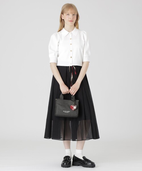 BLUE LABEL CRESTBRIDGE(ブルーレーベルクレストブリッジ)の「ハートチャーム付きミニトート(ハンドバッグ・レディース・ブラック/ライトピンク/ロイヤルブルー・FREE)」の5枚目の写真