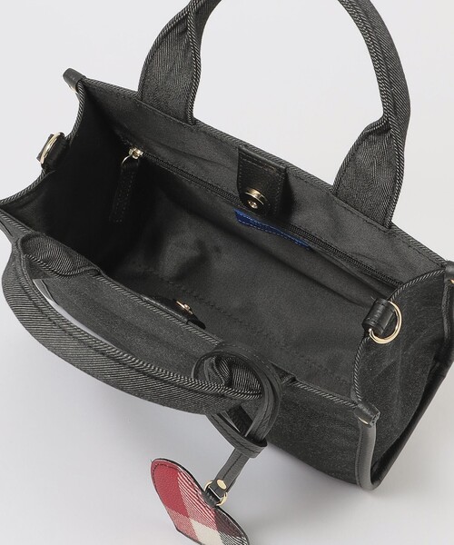 BLUE LABEL CRESTBRIDGE(ブルーレーベルクレストブリッジ)の「ハートチャーム付きミニトート(ハンドバッグ・レディース・ブラック/ライトピンク/ロイヤルブルー・FREE)」の8枚目の写真