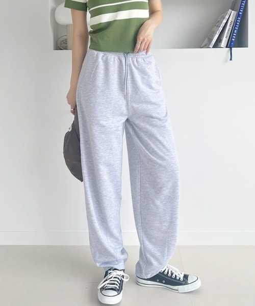 umune(ウムネ)の「穿くだけで今っぽこなれ顔♪トレンドのコクーンシルエット裏毛スウェットパンツ 秋 冬(スウェットパンツ・レディース・ブラック/杢グレー・FREE)」の3枚目の写真