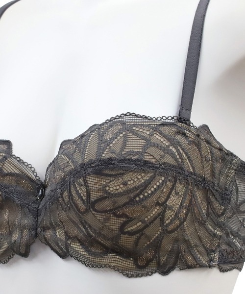 ANNEBRA（アンブラ）の「Leo Sonata ストラップレスデコルテメイクブラジャー（ブラジャー・レディース・ライトブラウン/ダークグレー・G75/G70/F75/F70/E80/E75/E70/D80/D75/D70/C80/C75/C70/B75/B70）」の14枚目の写真