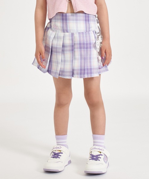 ANAP kids(アナップキッズ)の「チャーム付 サイドハートボタン プリーツスカート(スカート・キッズ・ラベンダー/ライトブルー/ピンク・110/130/120)」の8枚目の写真