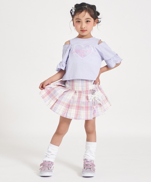 ANAP kids(アナップキッズ)の「チャーム付 サイドハートボタン プリーツスカート(スカート・キッズ・ラベンダー/ライトブルー/ピンク・110/130/120)」の9枚目の写真