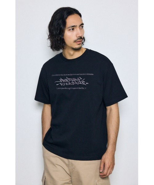 AZUL by moussy(アズールバイマウジー)の「エンブロイダリーロゴTシャツ(Tシャツ/カットソー・メンズ・ホワイト/ブラック・LARGE/MEDIUM)」の1枚目の写真