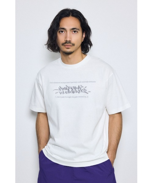 AZUL by moussy(アズールバイマウジー)の「エンブロイダリーロゴTシャツ(Tシャツ/カットソー・メンズ・ホワイト/ブラック・LARGE/MEDIUM)」の4枚目の写真