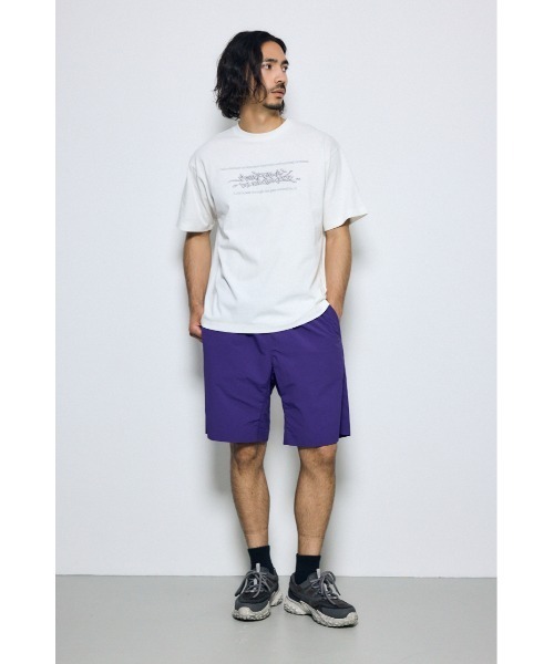 AZUL by moussy(アズールバイマウジー)の「エンブロイダリーロゴTシャツ(Tシャツ/カットソー・メンズ・ホワイト/ブラック・LARGE/MEDIUM)」の6枚目の写真