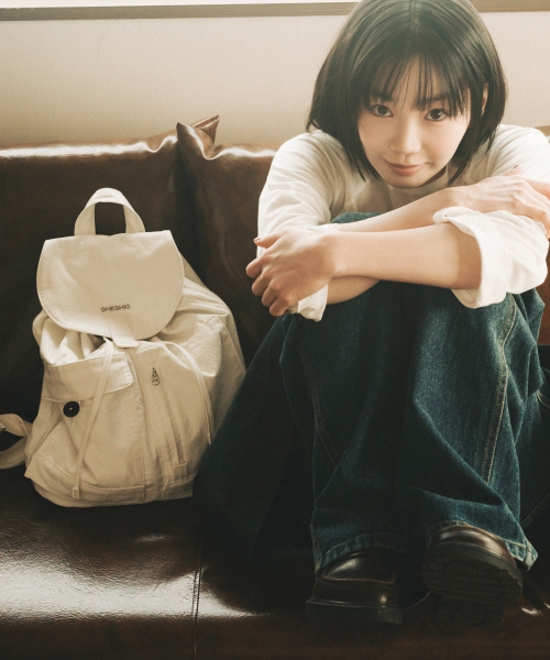 OHESHIO(オヘシオ)の「DUAL POCKET BACKPACK, WHITE(バックパック/リュック・レディース・その他・FREE)」の4枚目の写真