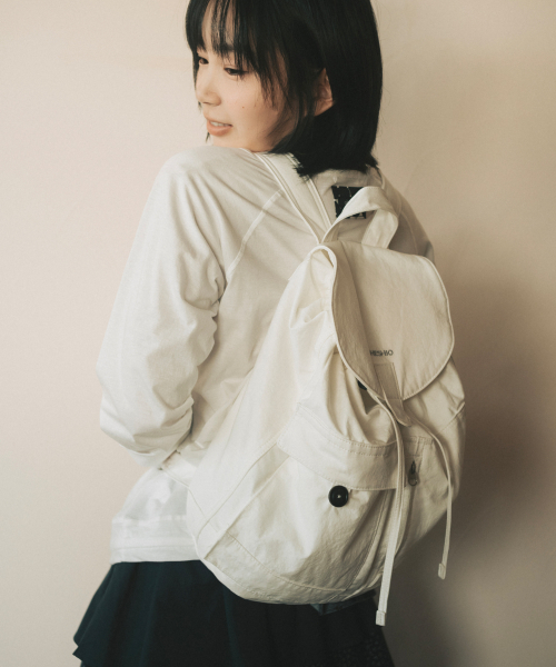 OHESHIO(オヘシオ)の「DUAL POCKET BACKPACK, WHITE(バックパック/リュック・レディース・その他・FREE)」の6枚目の写真
