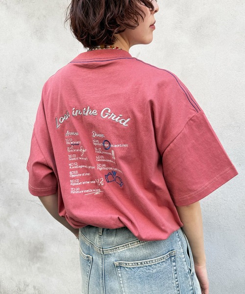 DOUBLE NAME(ダブルネーム)の「Words meet play in a crossword.刺繍TEE(Tシャツ/カットソー・レディース・オフホワイト/ピンク/ブラック系・FREE)」の11枚目の写真