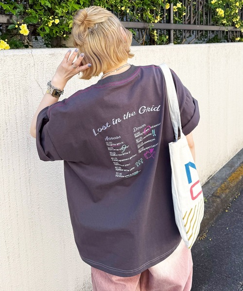 DOUBLE NAME(ダブルネーム)の「Words meet play in a crossword.刺繍TEE(Tシャツ/カットソー・レディース・オフホワイト/ピンク/ブラック系・FREE)」の4枚目の写真
