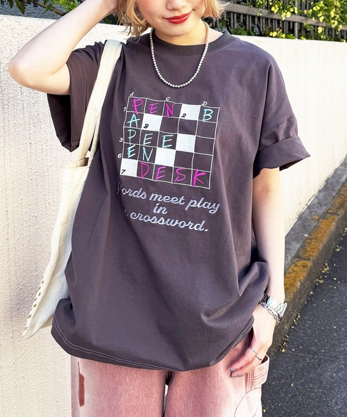 DOUBLE NAME(ダブルネーム)の「Words meet play in a crossword.刺繍TEE(Tシャツ/カットソー・レディース・オフホワイト/ピンク/ブラック系・FREE)」の16枚目の写真