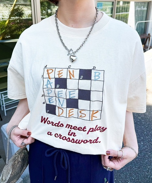DOUBLE NAME(ダブルネーム)の「Words meet play in a crossword.刺繍TEE(Tシャツ/カットソー・レディース・オフホワイト/ピンク/ブラック系・FREE)」の21枚目の写真
