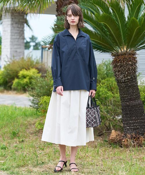 DRESSTERIOR（ドレステリア）の「【接触冷感/UVカット/着回し】スキッパーブラウス（シャツ/ブラウス・レディース・ネイビー/オフホワイト/ブルー系その他4・34/36/38）」の18枚目の写真