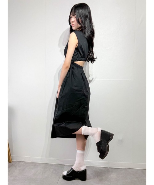 marcydorn（マーシードルン）の「バックオープンデザイン ノースリーブロングワンピース ウエストギャザーフレアドレス（ワンピース・レディース・ホワイト/ブラック・ONE SIZE）」の5枚目の写真