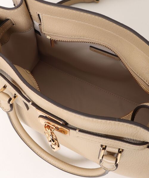 MICHAEL KORS(マイケルコース)の「HAMILTON MODERNE レザー クロスボディバッグ スモール(ハンドバッグ・レディース・ベージュ系・FREE)」の10枚目の写真