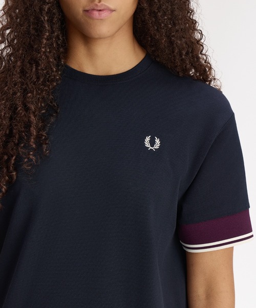 FRED PERRY(フレッドペリー)の「Contrast Cuff Pique T-Shirt Dress/コントラストカフ鹿の子Tシャツワンピース(ワンピース・レディース・ネイビー・10)」の4枚目の写真