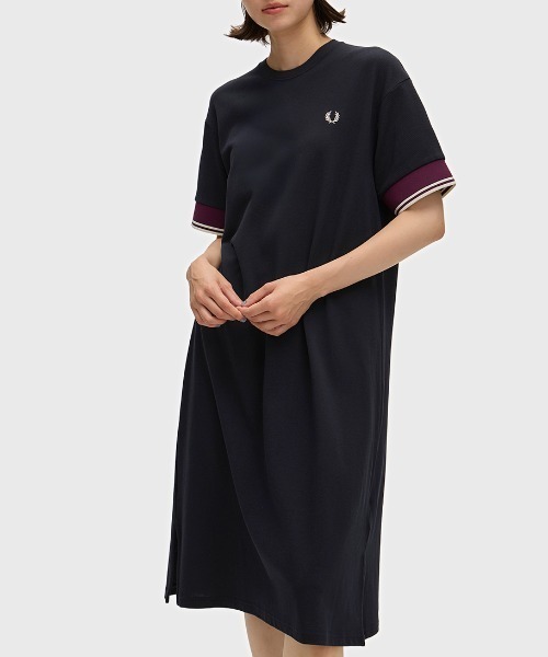 FRED PERRY(フレッドペリー)の「Contrast Cuff Pique T-Shirt Dress/コントラストカフ鹿の子Tシャツワンピース(ワンピース・レディース・ネイビー・10)」の9枚目の写真