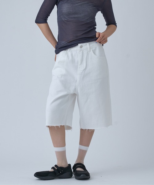 OFROOM(オフルーム)の「Cut Off Denim Shorts|カットオフデニムハーフパンツ(デニムパンツ・レディース・ブルー/ホワイト・SMALL/MEDIUM)」の1枚目の写真
