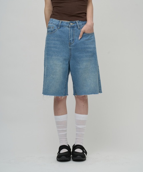 OFROOM(オフルーム)の「Cut Off Denim Shorts|カットオフデニムハーフパンツ(デニムパンツ・レディース・ブルー/ホワイト・SMALL/MEDIUM)」の2枚目の写真