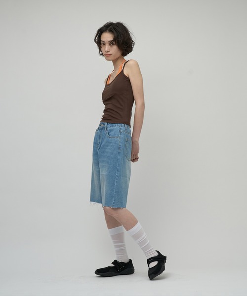 OFROOM(オフルーム)の「Cut Off Denim Shorts|カットオフデニムハーフパンツ(デニムパンツ・レディース・ブルー/ホワイト・SMALL/MEDIUM)」の6枚目の写真