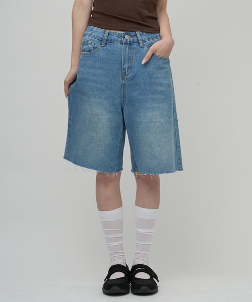 OFROOM(オフルーム)の「Cut Off Denim Shorts|カットオフデニムハーフパンツ(デニムパンツ・レディース・ブルー/ホワイト・SMALL/MEDIUM)」の11枚目の写真