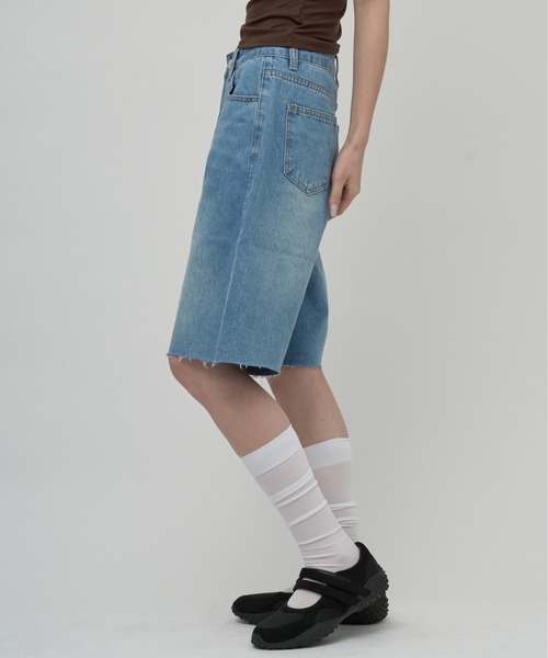 OFROOM(オフルーム)の「Cut Off Denim Shorts|カットオフデニムハーフパンツ(デニムパンツ・レディース・ブルー/ホワイト・SMALL/MEDIUM)」の12枚目の写真