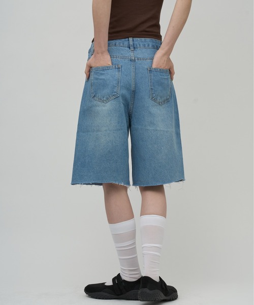 OFROOM(オフルーム)の「Cut Off Denim Shorts|カットオフデニムハーフパンツ(デニムパンツ・レディース・ブルー/ホワイト・SMALL/MEDIUM)」の13枚目の写真