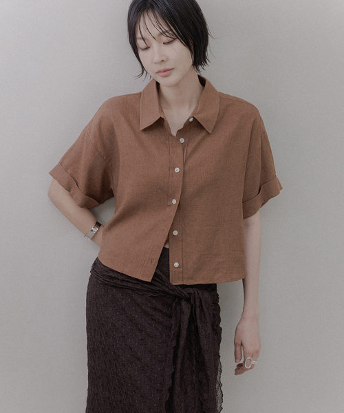 MEMUA（メムア）の「リネンバックボタンクロップシャツ（ブラウン）（シャツ/ブラウス・レディース・ブラウン/アイボリー/ライトグレー・FREE）」の4枚目の写真