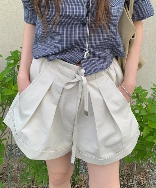 FACTOTUM(ファクトタム)の「プリーツショートパンツ(その他パンツ・レディース・ベージュ/キャメル・FREE)」の1枚目の写真