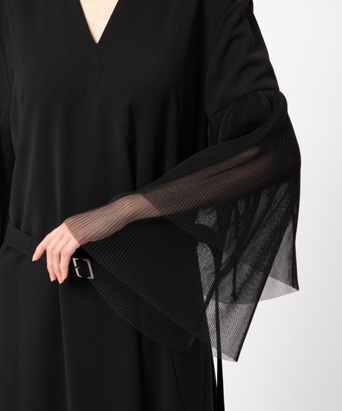 AKIRANAKA(アキラナカ)の「【AKIRANAKA/アキラナカ】Tiia pleats sleeve dress BK(ワンピース・レディース・ブラック・1/2)」の2枚目の写真