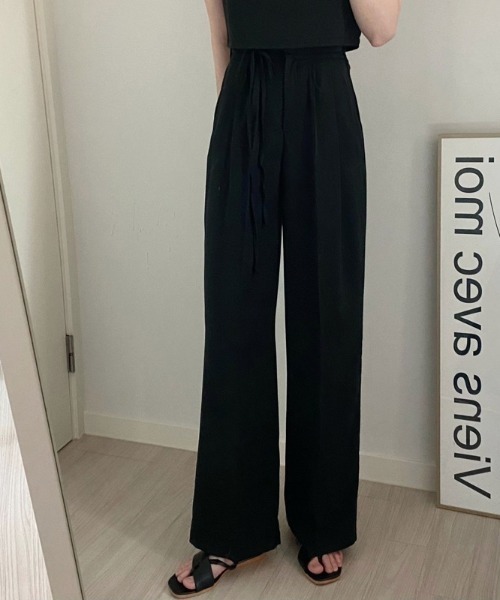 Bifrost(ビフレスト)の「モックネックノースリーブ×ワイドパンツ セットアップ(ウエストベルト付き)(セットアップ・レディース・ブラック/グレー・F)」の6枚目の写真