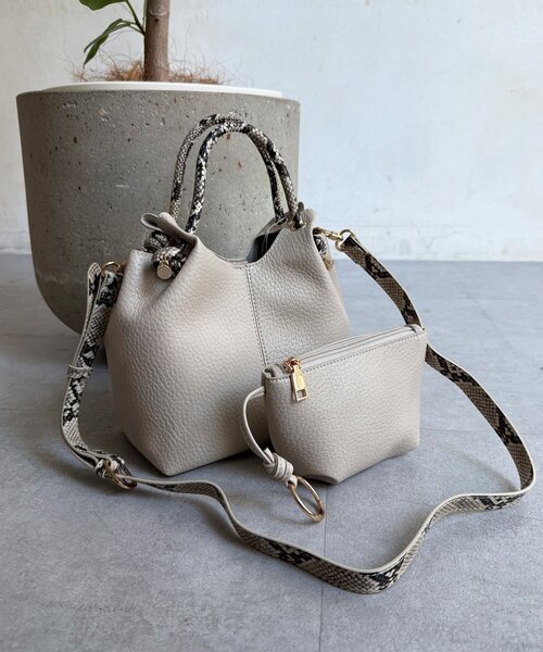 DouDou（ドゥドゥ）の「【WEB限定】ノットハンドルシボPUトート（トートバッグ・レディース・アイボリー/ブラウン/ダークグレー/ライトベージュ/ブラック・FREE）」の2枚目の写真